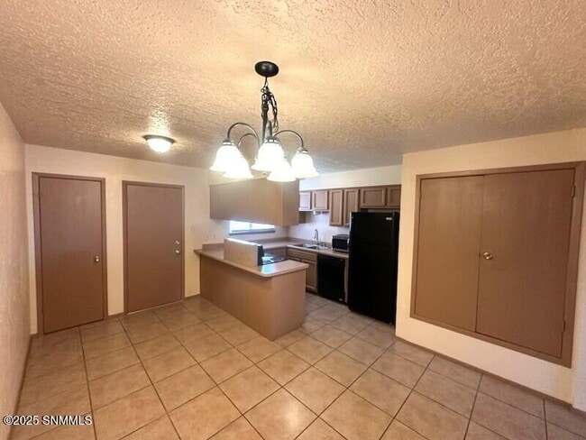 Building Photo - 2344 Saturn Cir