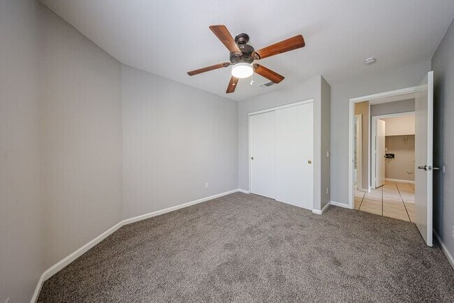 Building Photo - 3 Bed, 2 bath single level home in great C...