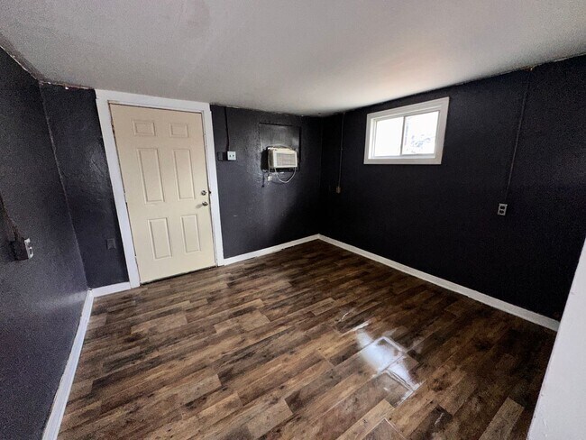 Building Photo - 611 S 25th St