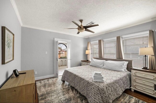 Building Photo - 1633 Castle Ct