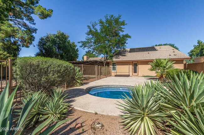 Building Photo - 5109 E Kathleen Rd