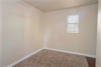 Building Photo - 526 Cooper St