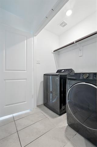 Building Photo - 1653 Bluffview Dr