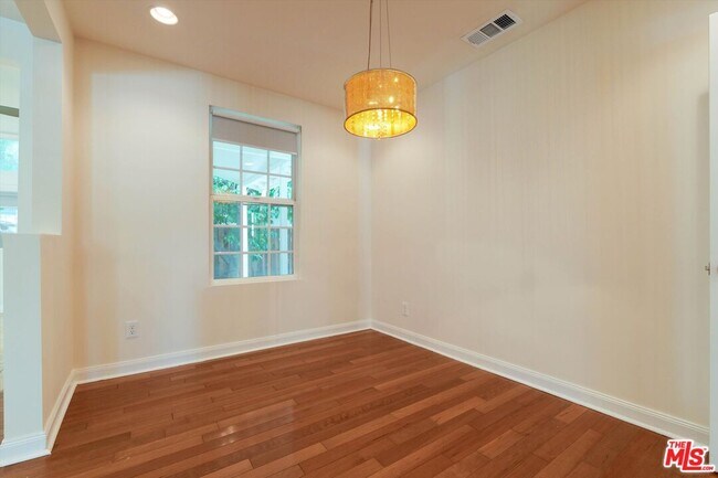 Building Photo - 22750 Clarendon St