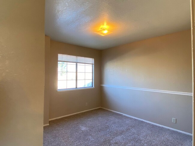 Building Photo - Two Bedroom Condo in North Stockton