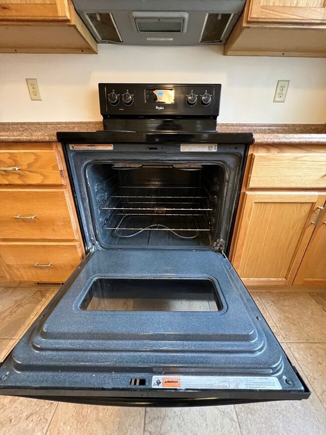 Building Photo - 1-2 Bedroom 1 Bath House with Garage, Newl...