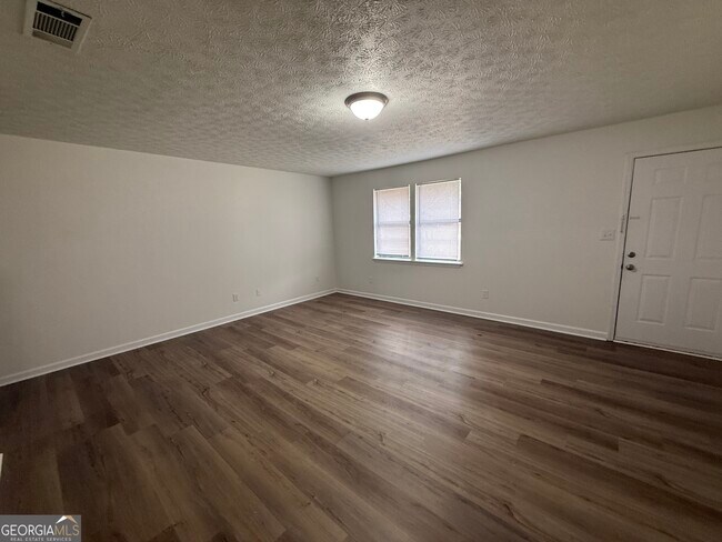 Building Photo - 1030 Cantrell Ln