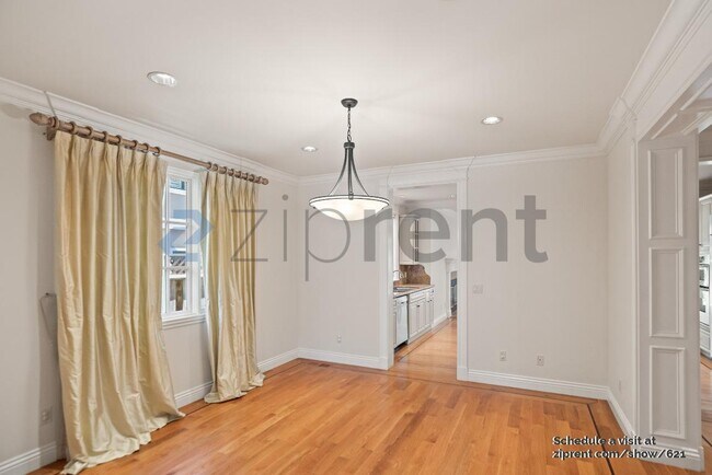 Building Photo - 1320 Drake Ave