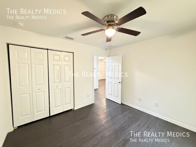 Building Photo - 303 Sequoia Dr