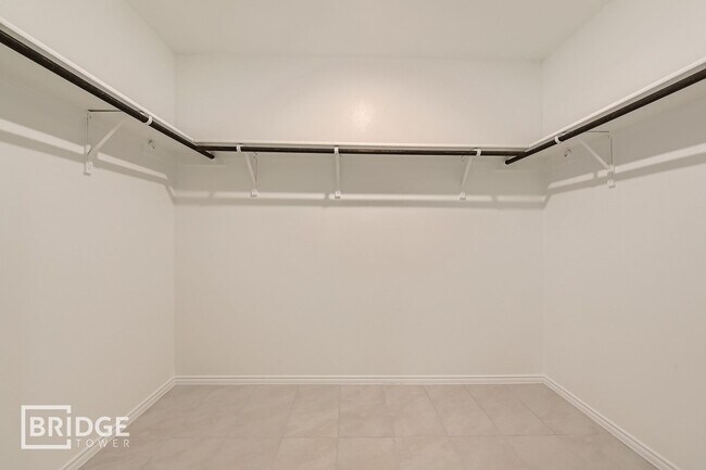 Building Photo - 313 Dry Cyn Wy