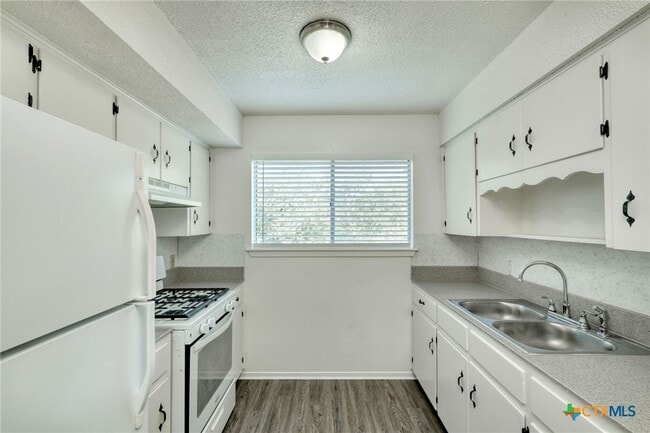 Building Photo - 11410 Pollyanna Ave