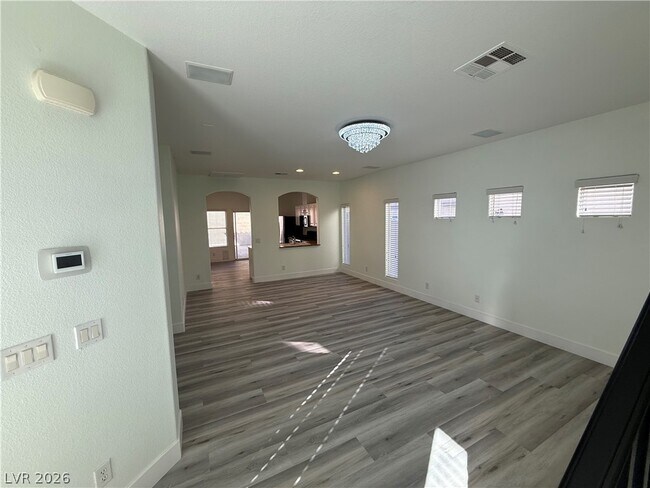 Building Photo - 5568 Jelsma Ave