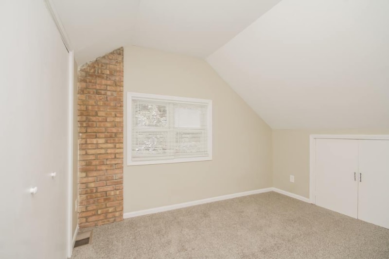 Building Photo - 5240 Lee St