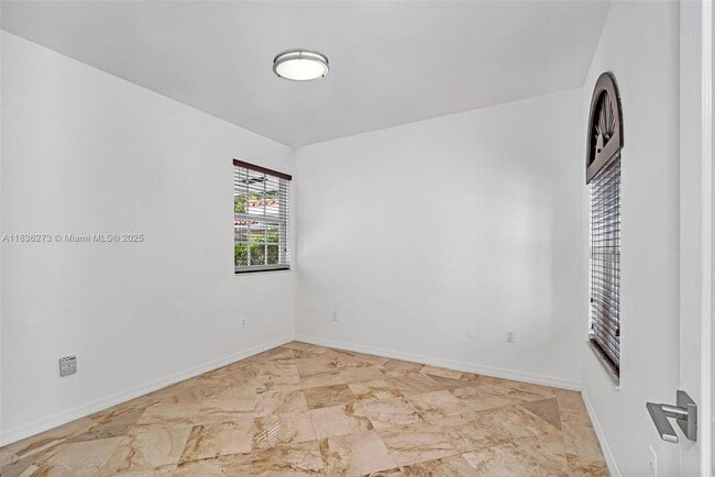 Building Photo - 1135 Asturia Ave