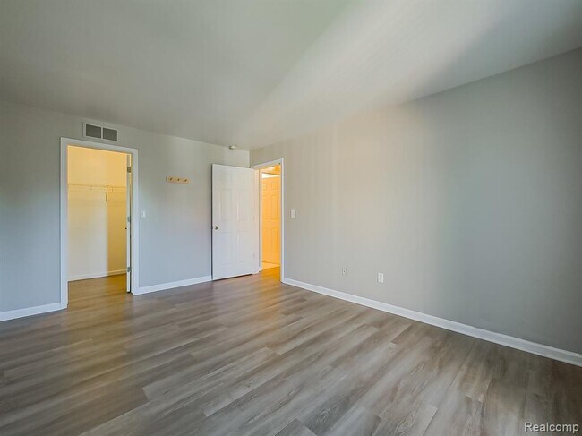 Building Photo - 8208 Chesapeake Cir