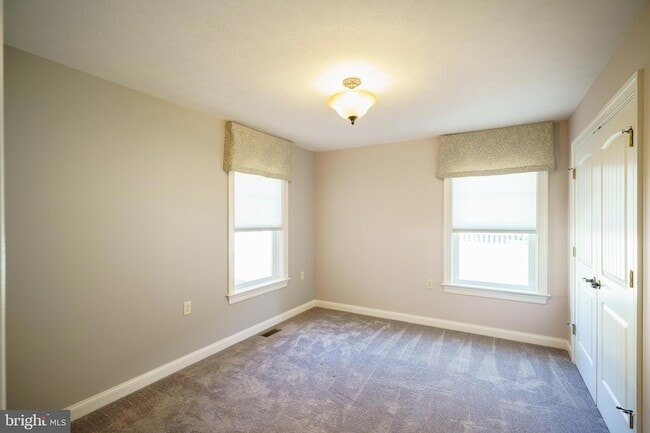 Building Photo - 2616 Greenport Dr