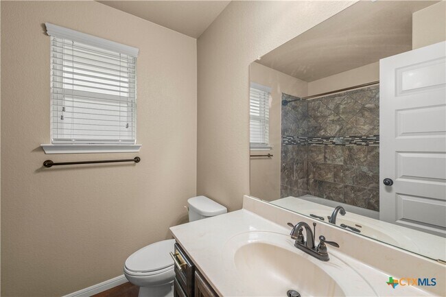 Building Photo - 314 Pointer St