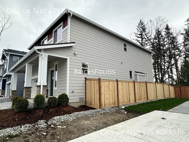 Building Photo - Charming Corner Lot Home in Marysville – Y...