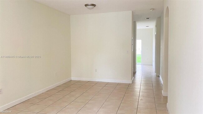 Building Photo - 3 br, 2 bath House - 2735 SE 16th Ave Unit...