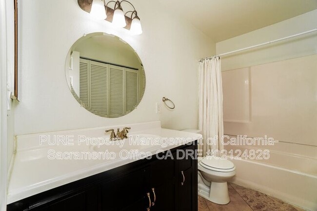 Building Photo - 2153 Cottage Way