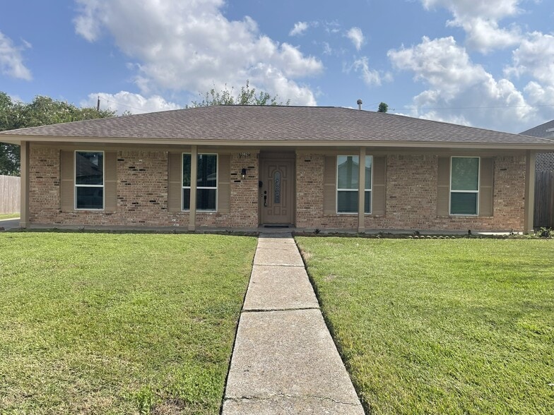 Primary Photo - 10827 Sageriver Dr