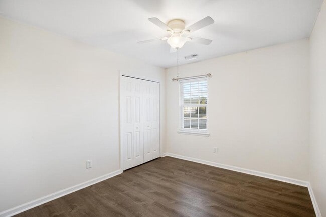 Building Photo - Adorable Richlands Home!