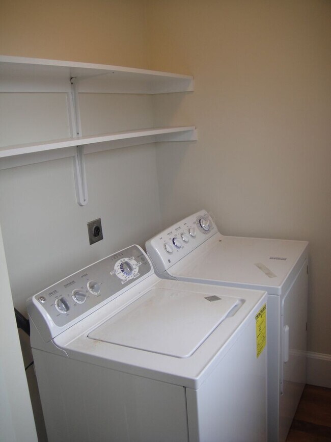 Building Photo - Mission Hill 3-Bed