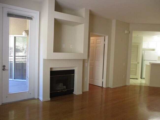 Building Photo - Stunning 2-Bed, 2-Bath