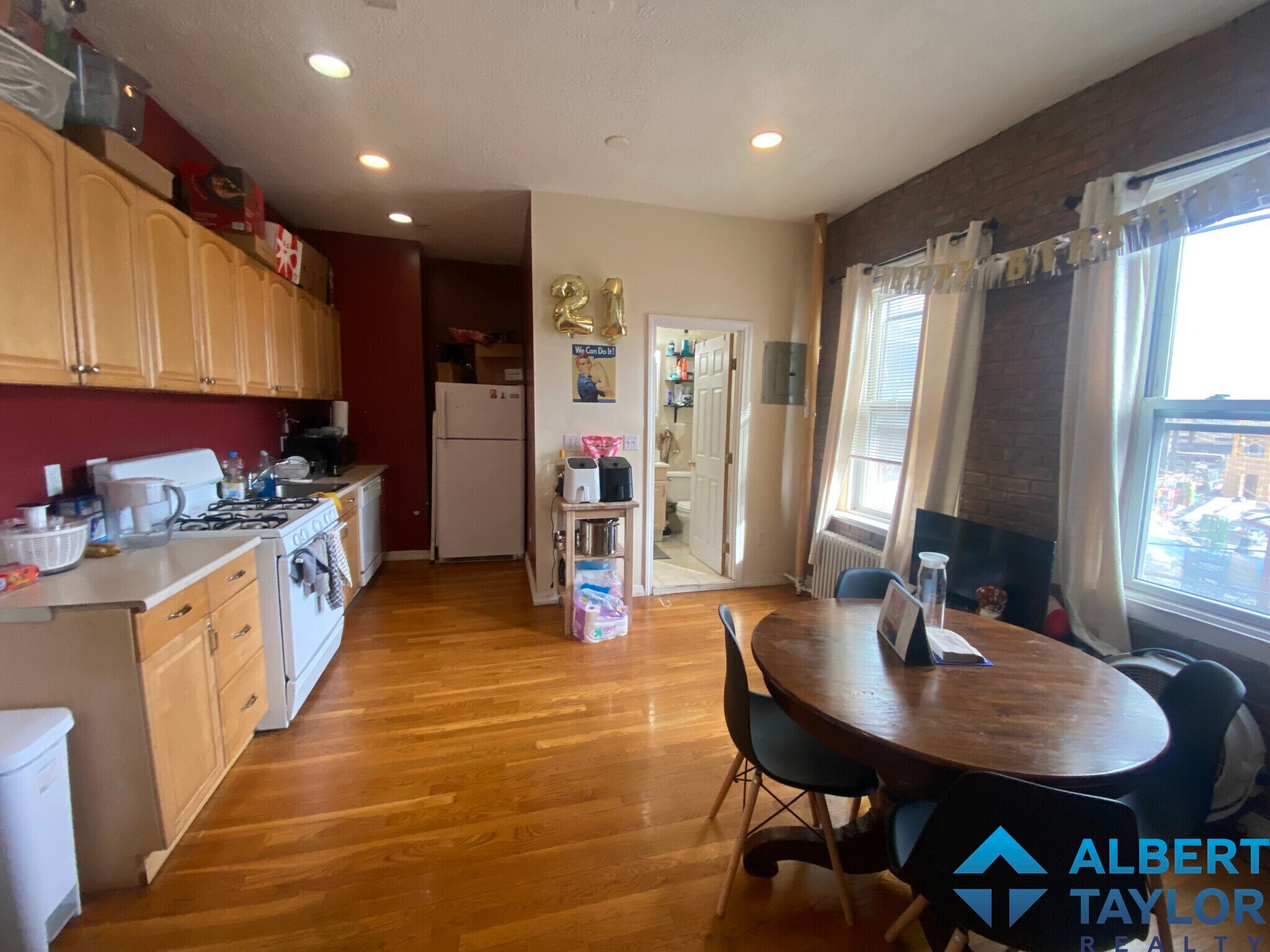 Building Photo - 466 Park Dr