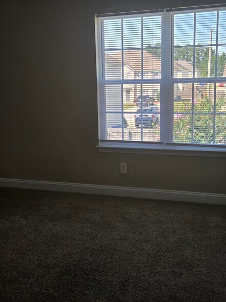 Master Bedroom - 500 Hillshade Ct