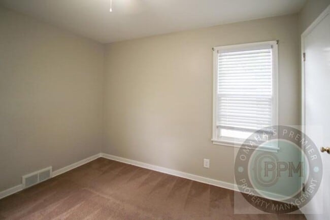 Building Photo - 2 Bed 1 Bath House Located In Council Bluf...