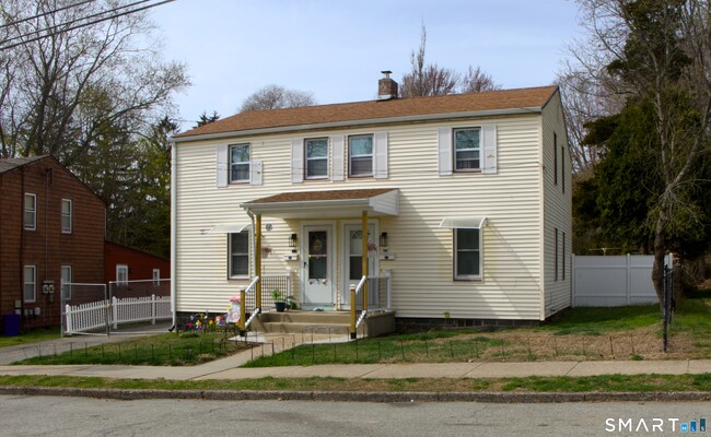 Building Photo - 57 Ridgeview Cir