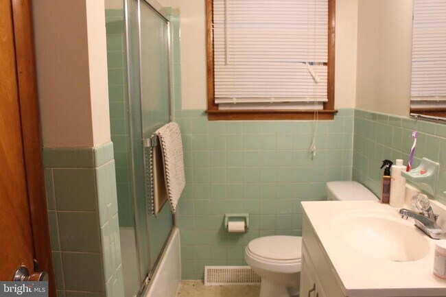 Building Photo - 107 Laurel Ave