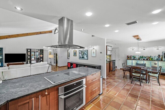 Building Photo - 2598 NW 27th St