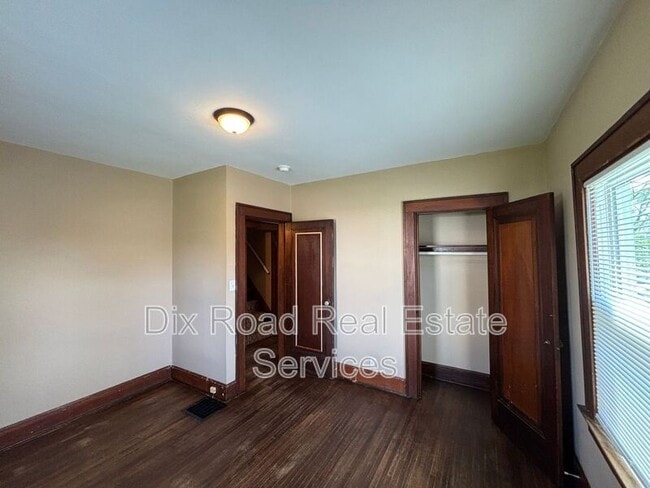 Building Photo - 307 N E St