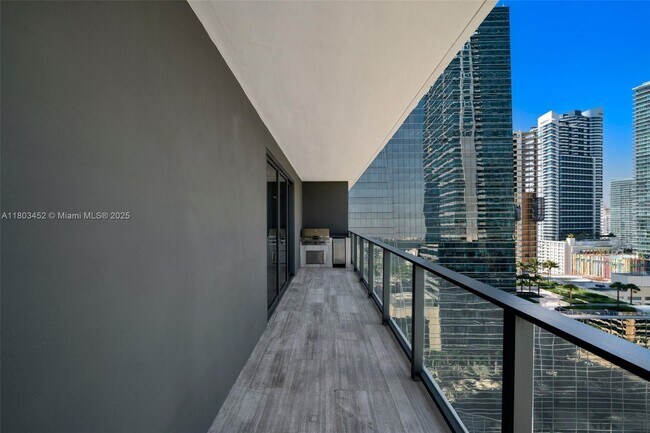 Building Photo - 1451 Brickell Ave
