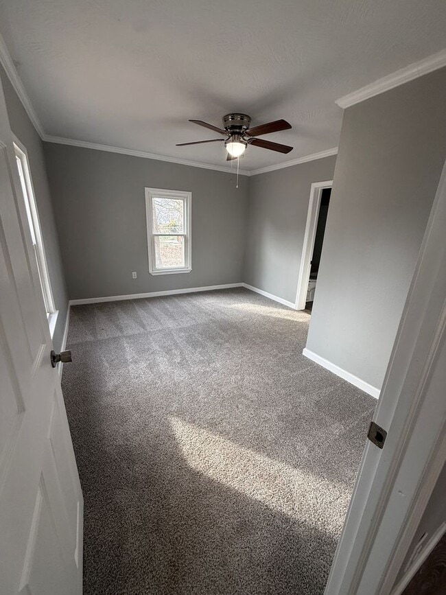 Building Photo - 1 bedroom/1 bath house