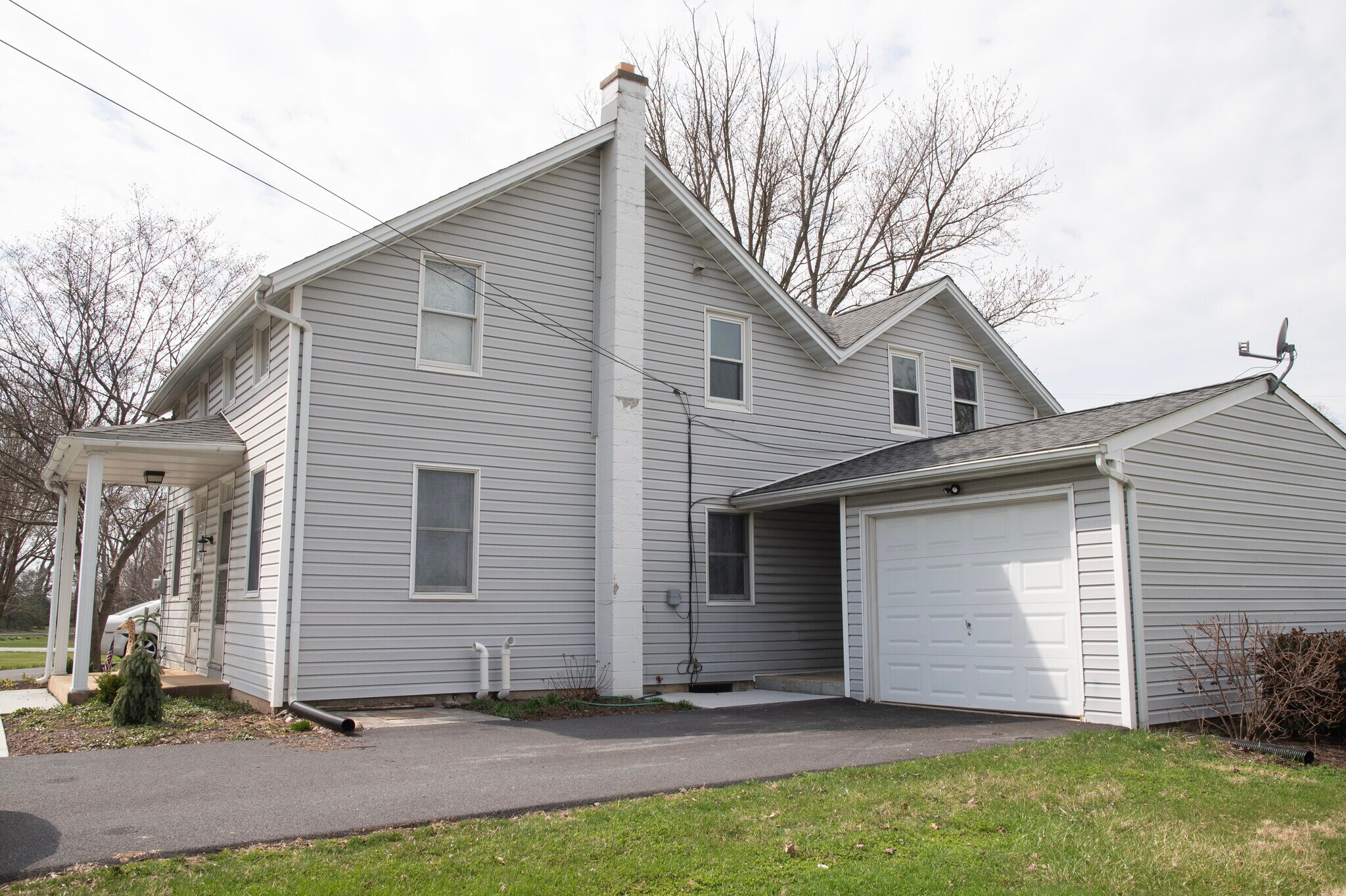 Building Photo - 1366 Lititz Rd