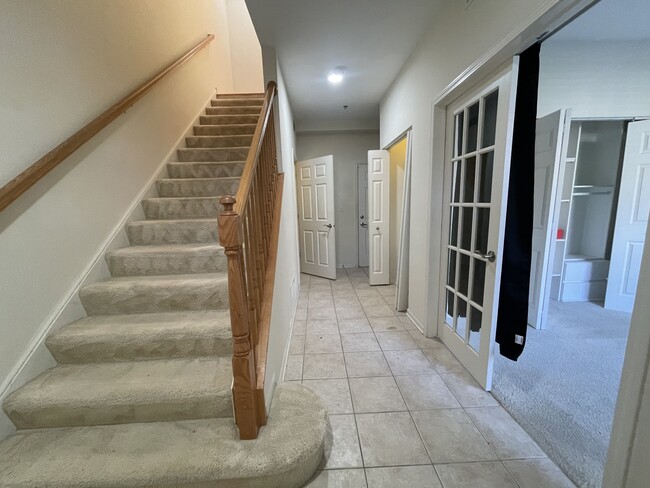 Building Photo - 4702 N Lamon Ave