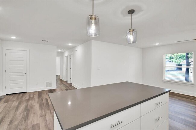 Building Photo - 2101 Benwick Cir