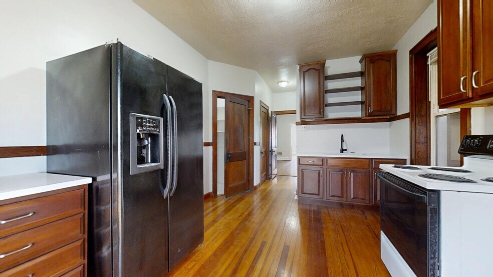 Building Photo - 3704 Fairview Ave