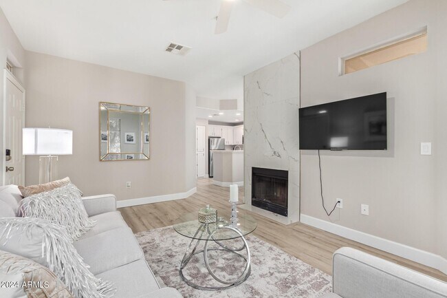 Building Photo - 11375 E Sahuaro Dr