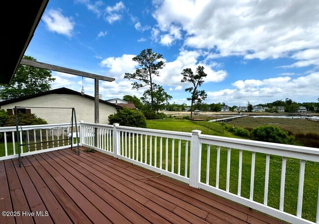 Building Photo - 410 Buccaneer Rd