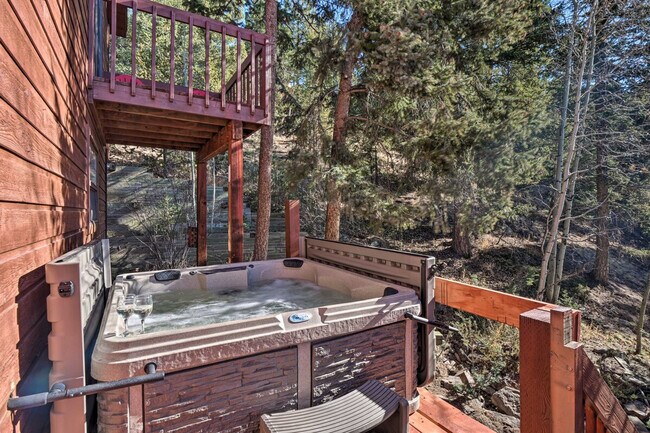 Building Photo - 1131 Pine Ridge Rd