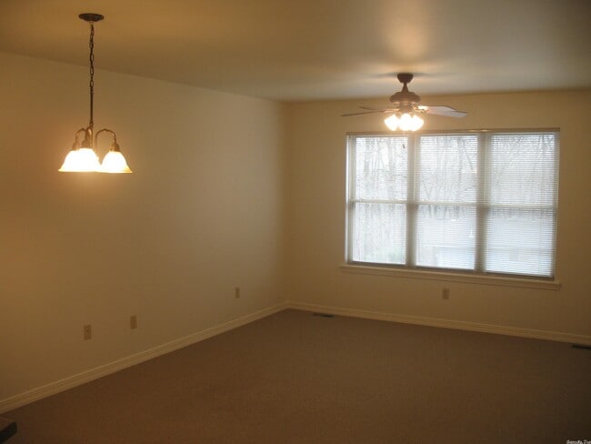 Building Photo - 405 Chickasha Dr