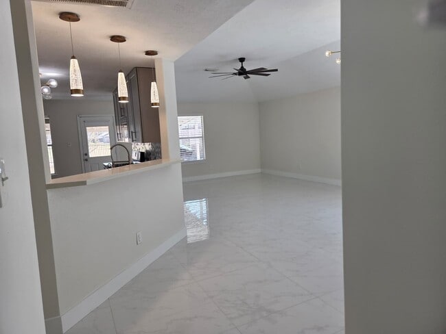 Building Photo - 7019 Brody Ln