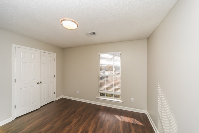 Building Photo - 9939 Greenalder Cove N