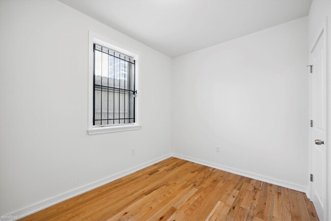 Building Photo - 3 br, 2 bath Triplex - 1310 N CARLISLE ST ...