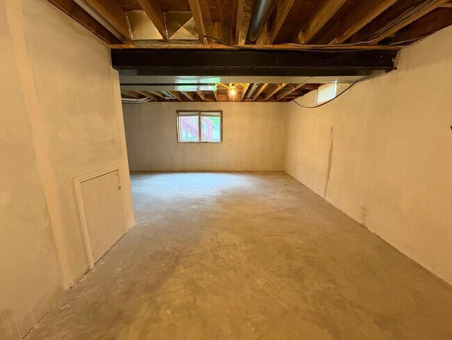 Building Photo - 565 Ironwood Way