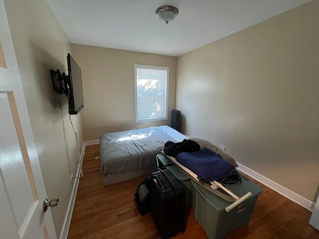 Building Photo - 7506 S Vernon Ave